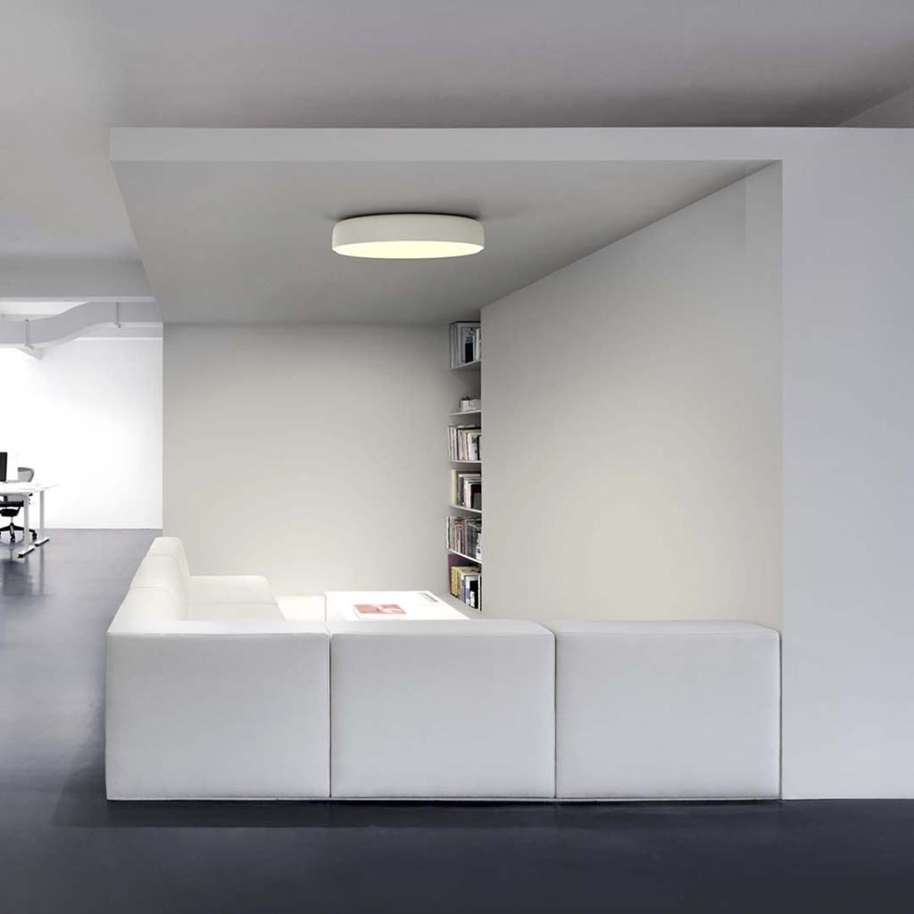 Luminaria de diseño circular para aplicar en techo. Instalación sencilla. Distribución de luz directa-simétrica. Fuente de luz: Led SMD
Lúmenes del sistema: 1835 lm
Potencia del sistema: 30 W