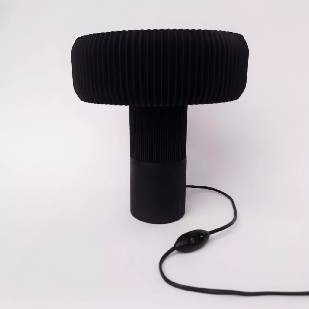 Lámpara de mesa Hammer 27 cm alto con base de madera paraíso, antideslizante, tecla on/off s/foco negro pintado